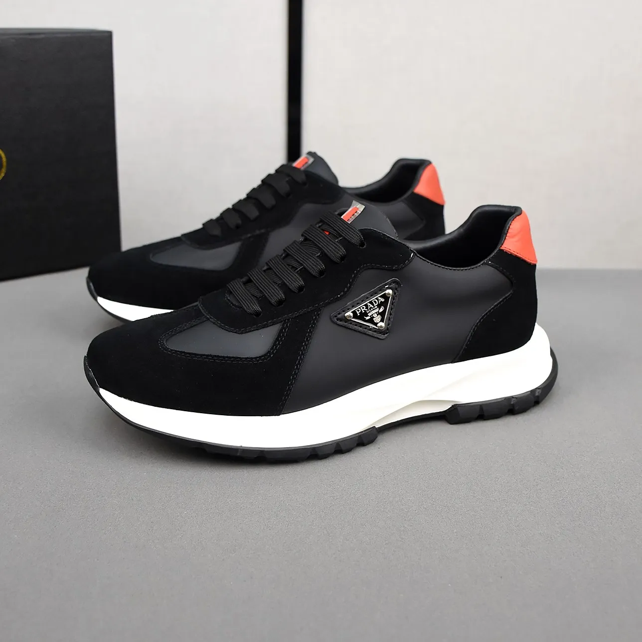 PP500🍒🍒🍒【PRADA】The upper is made of first-layer cowhide, sheepskin lining, and ultra-light soft elastic PU outsole. Men's size 38-44 (just choose according to your usual wearing size).